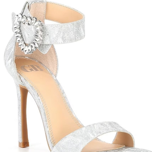 Stunning heart heels - Picture 3 of 4